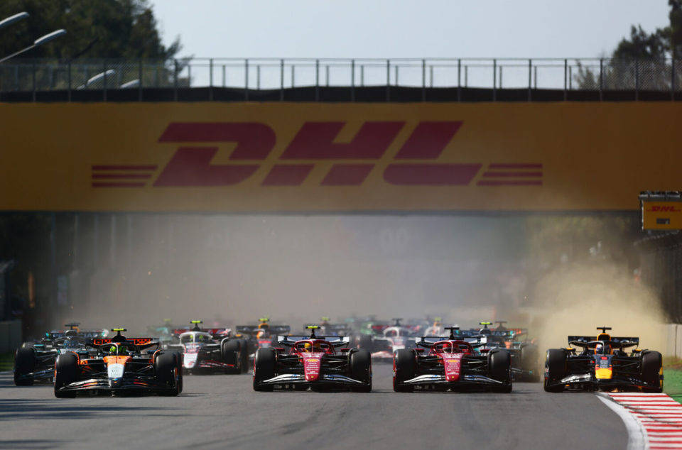 F1：塞恩斯遭遇碰撞，两次进站超速退赛