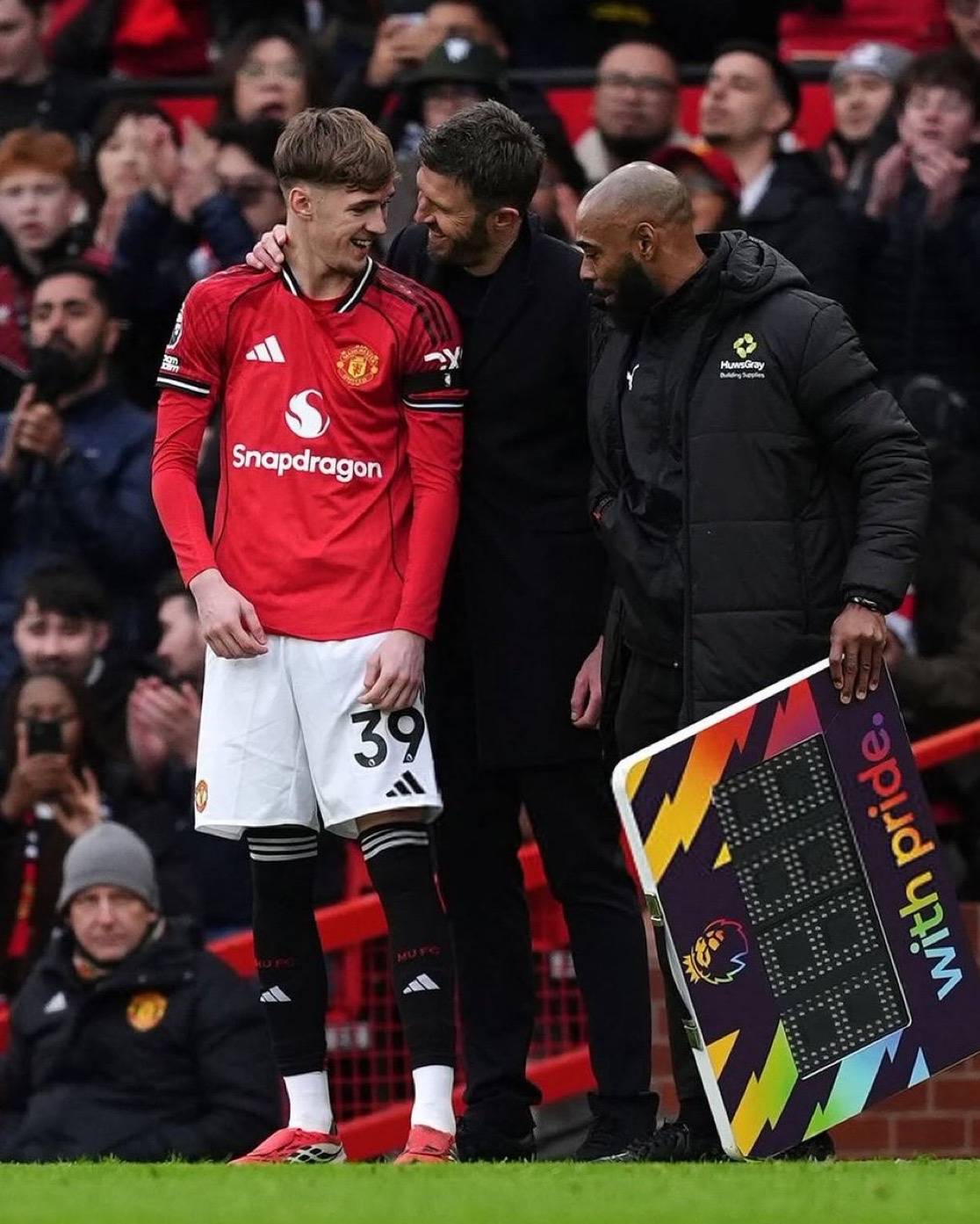 姆贝莫赛后跛行令卡里克忧虑，谢什科有机会首发！曼联福登已伤缺