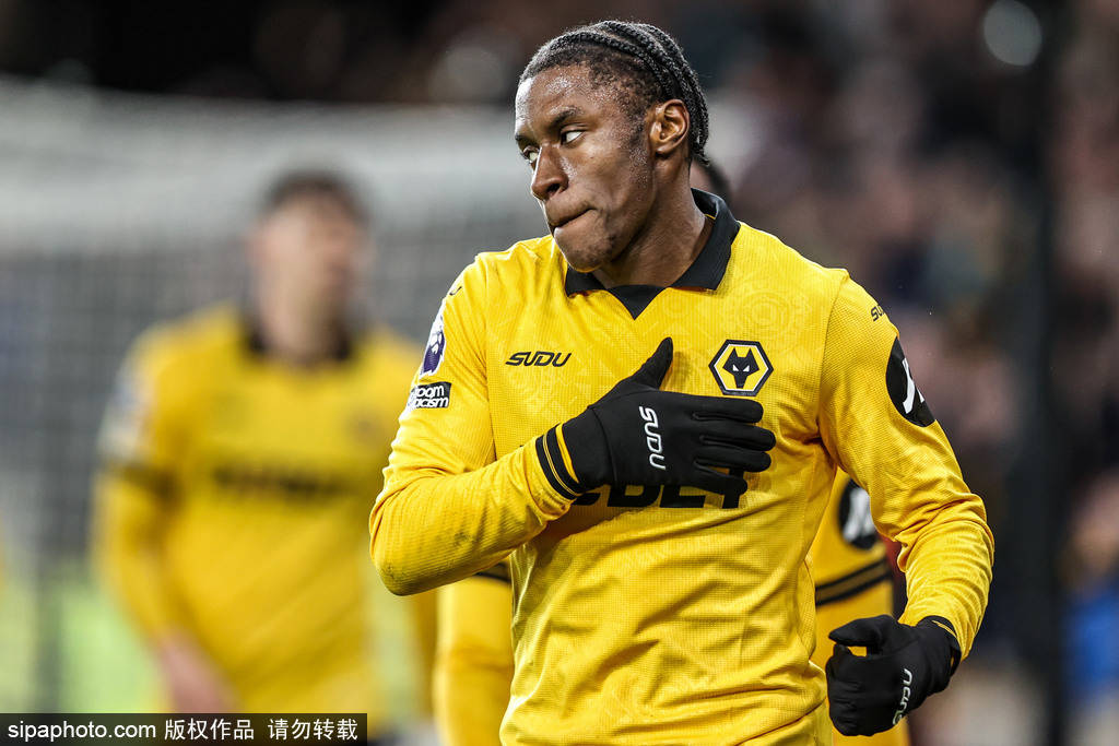 英超-B费双响姆贝莫破门芒特建功 曼联4-1狼队升至第六