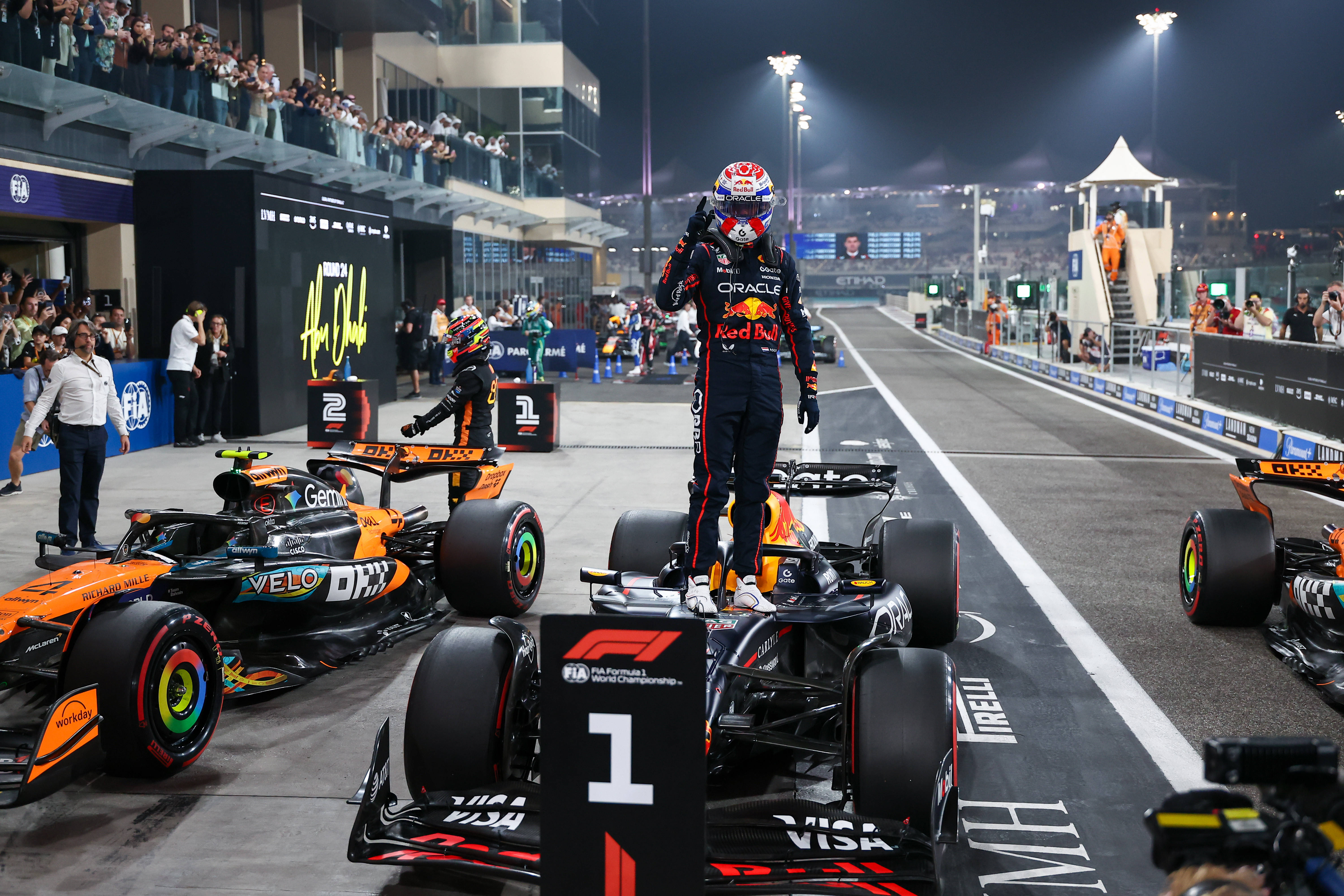 （体育）赛车——F1阿布扎比大奖赛排位赛：维斯塔潘夺得杆位