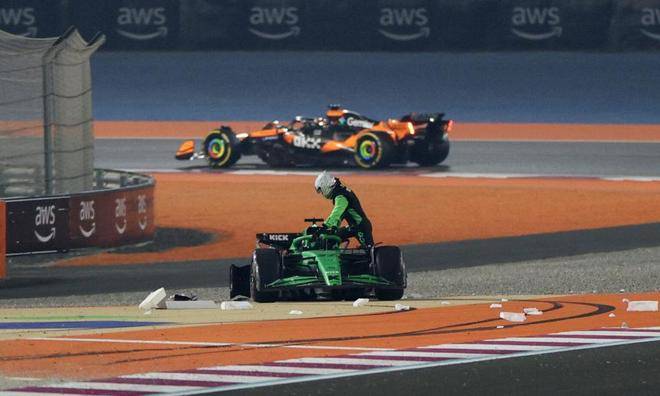 F1卡塔尔：安全车出动，维斯塔潘夺冠，世界冠军之争决战阿布扎比