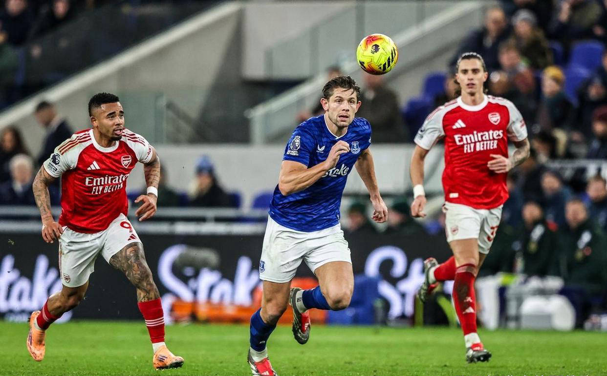 阿森纳1-0小胜埃弗顿 两轮运气加持成功缓解锋线低迷 魔鬼赛程稳守榜首